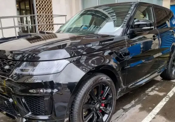 Side view of a black Range Rover with a showroom-quality finish after professional detailing by Medusa Auto Detailing.